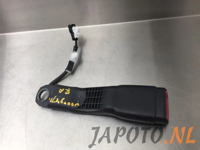 Insertion ceinture de sécurité arrière droite Toyota Rav-4