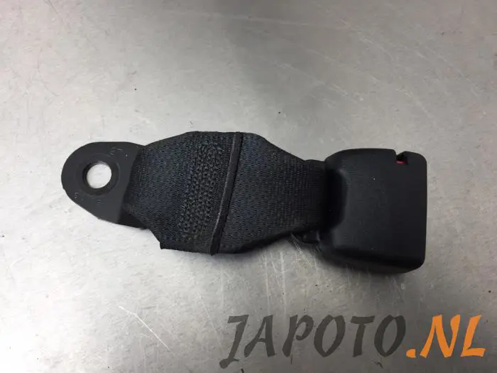 Insertion ceinture de sécurité arrière gauche Toyota Rav-4
