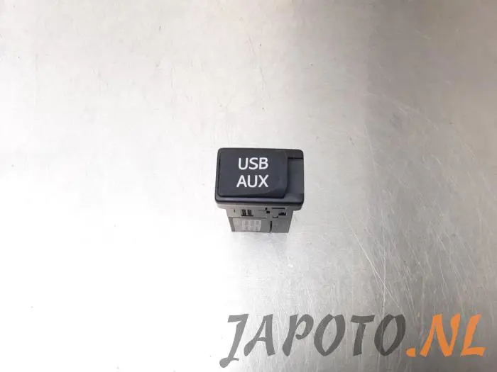 Connexion USB Subaru Trezia