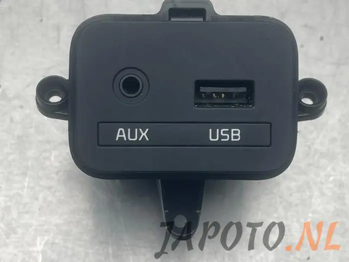 Connexion USB Kia Carens