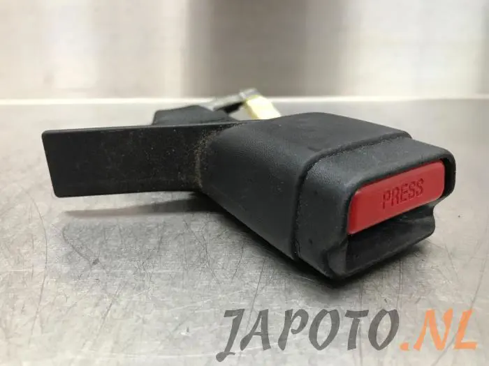 Insertion ceinture de sécurité arrière droite Toyota Auris