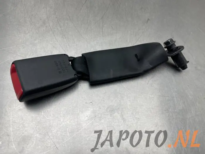 Insertion ceinture de sécurité arrière gauche Toyota Rav-4