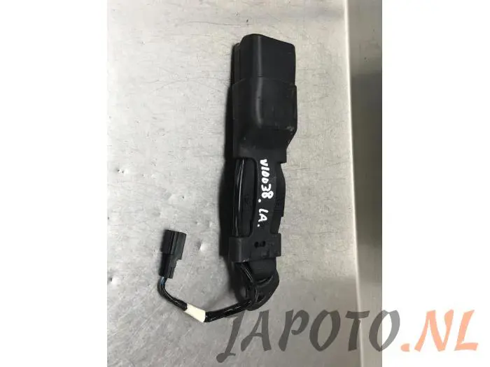 Insertion ceinture de sécurité arrière gauche Subaru Trezia