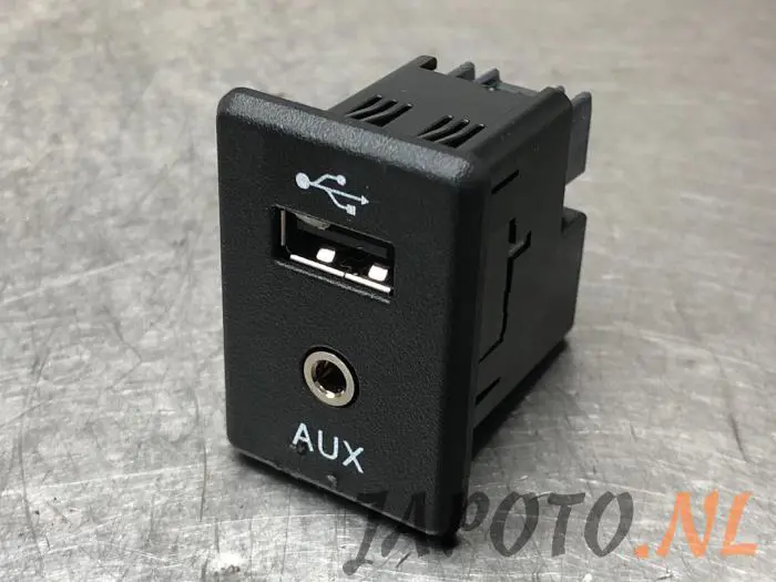 AUX/USB aansluiting Nissan X-Trail