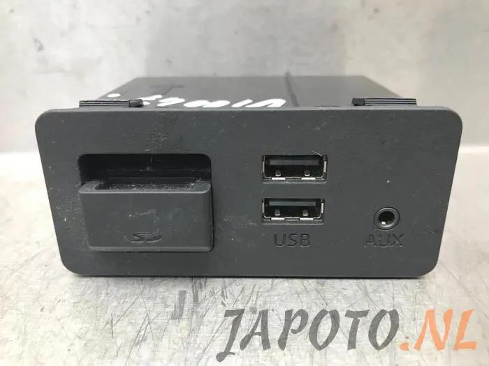 Connexion USB Mazda 2.