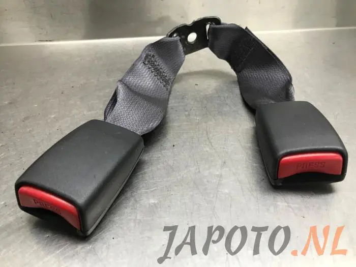 Insertion ceinture de sécurité arrière gauche Daihatsu Cuore