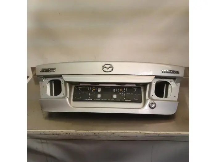 Couvercle coffre Mazda 626
